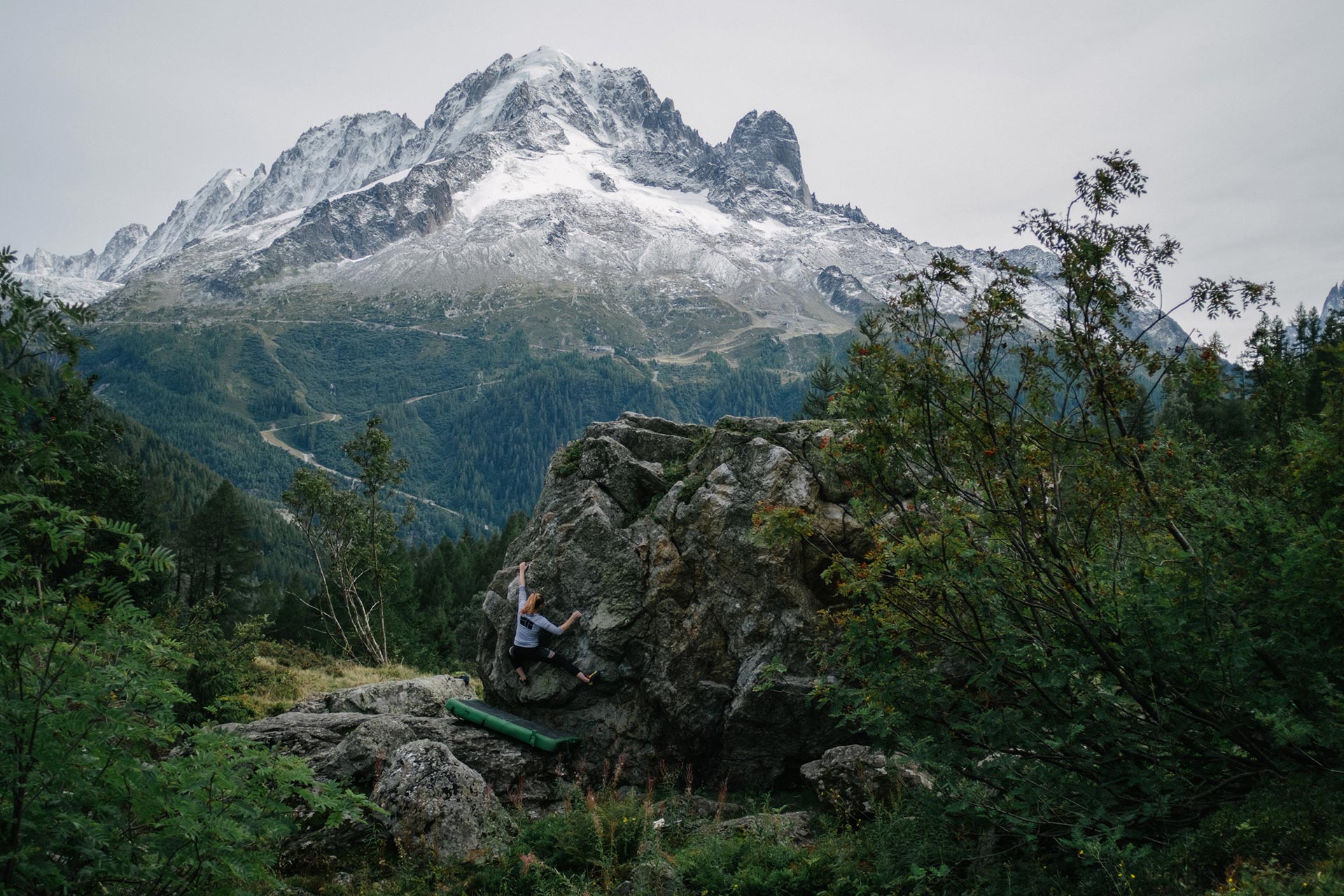 ÉCH Apparel - Bouldering in Chamonix